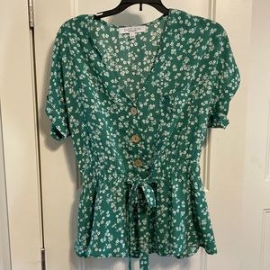 Size L, green and white floral blouse